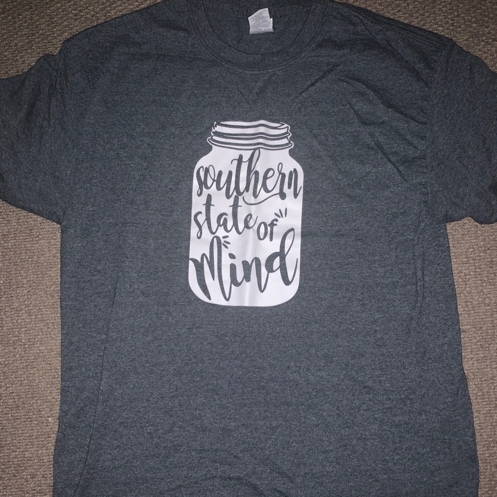 Women’s graphics tee~ size Medium